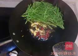 Illustration of how to make stir-fried beans 4