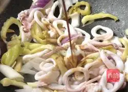 Illustration of how to make fried squid with pickles 5