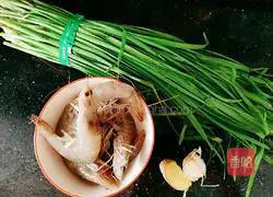 Illustration of how to make stir-fried spring leek and shrimp 2