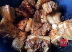 Illustration of home-style braised pork 8