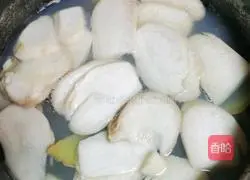 Illustration of how to make stir-fried razor clams 4