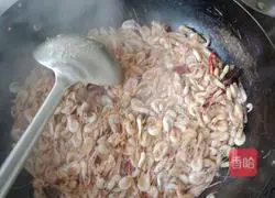 Illustration of how to make fried river shrimp 2