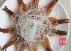 Illustration of how to make finger-licking garlic vermicelli with open-back shrimp 6