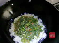 Illustration of how to make fried eggs with green pepper 4
