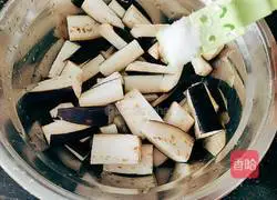 Illustration of how to make beef brisket and fish-flavored eggplant 4