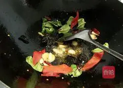 Illustration of how to make fried meat with lettuce 8