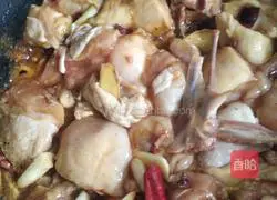 Illustration of how to cook chicken legs stewed with potatoes 3