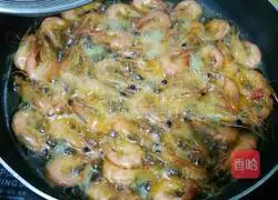 Illustration of how to make stir-fried shrimp in typhoon shelter 5