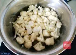 Illustration of how to make garlic cauliflower 3