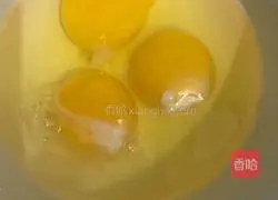 Illustration of how to make scrambled eggs with fungus 3