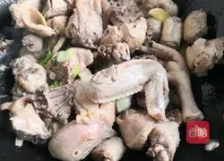 Illustration of how to make stewed chicken with potatoes, mushrooms, carrots and chicken 10