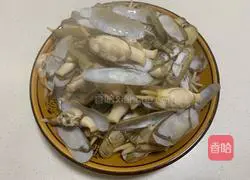 Illustration of how to make spicy stir-fried razor clams 3