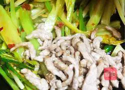 Double pepper meat Illustration of how to make silk 8