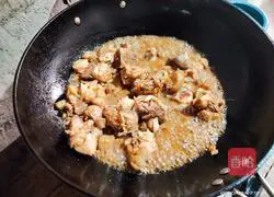 Soybean braised pig's trotters recipe 6