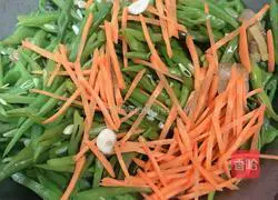 Illustration of how to make pork belly and beans 9