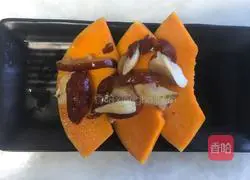 Illustration of how to make steamed pumpkin with red dates and lilies 5