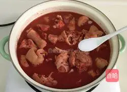 Illustration of how to make braised pig trotters with red glutinous rice 8