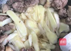 Illustration of how to make braised duck with ginger 5