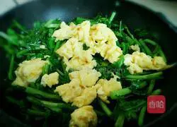 Illustration of how to make chrysanthemum scrambled eggs 5