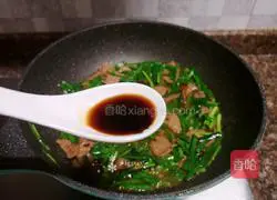 Illustration of how to stir-fry pork liver with leeks 13