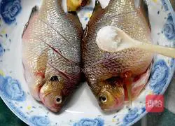 Illustration of how to make soy sauce fish 3