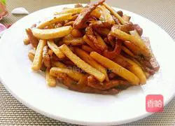 Illustration of how to stir-fry shredded pork with king oyster mushroom 10