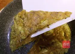 Illustration of how to bake goose eggs with chun buds 15