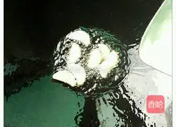 Illustration of how to make fried pork slices with fungus 4