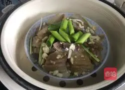 Illustration of how to make garlic bacon 9