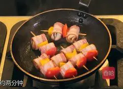Illustration of how to make bacon-wrapped New Zealand mussel skewers 5