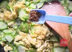 Illustration of how to make fried zucchini with eggs 11