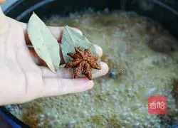 Illustration of how to make braised pork ribs with taro 10