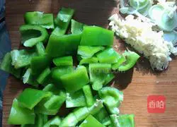 Illustration of how to make spicy chicken diced in sauce 3