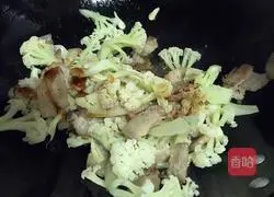 Illustration of how to make stir-fried organic cauliflower 7