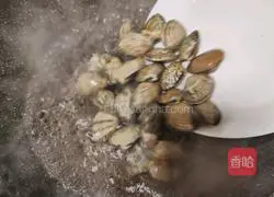 Illustration of how to make scrambled eggs with scallop meat 4