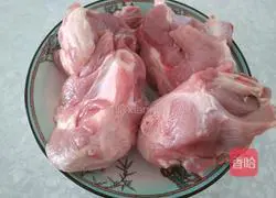 Illustration of how to make strong fragrant big bones 1