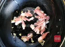 Illustration of how to make green pepper shredded pork 3