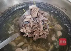 Illustration of how to stir-fry pork heart and kidneys with garlic sprouts 7