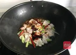 Illustration of how to make fried pork belly with tea tree mushroom 6