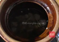 Illustration of how to make casserole with cowpeas and braised pork ribs 5