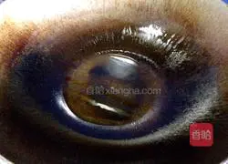 Illustration of how to cook pork with tiger skin eggs 11