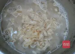 Illustration of how to make fried peppers with dried bean skin 1