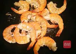 Illustration of how to make rich shrimps in tomato sauce 8