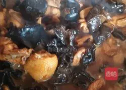 Illustration of how to make a large plate of chicken legs 6