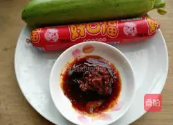 Illustration of how to make fried zucchini with ham sausage 1