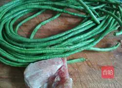 Illustration of how to make fried beans and diced pork 1