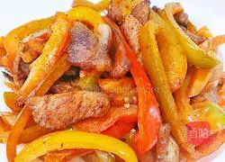 Illustration of how to make fried pork slices with colored pepper 10