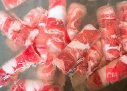 Illustration of how to make fat beef in sour soup 3