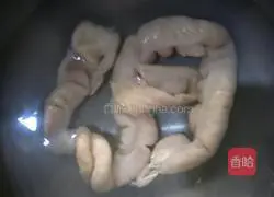 Illustration of how to make steamed large intestine with garlic and black bean sauce 3