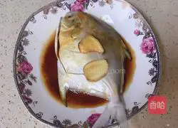 Illustration of how to make pomfret with scallion oil 3